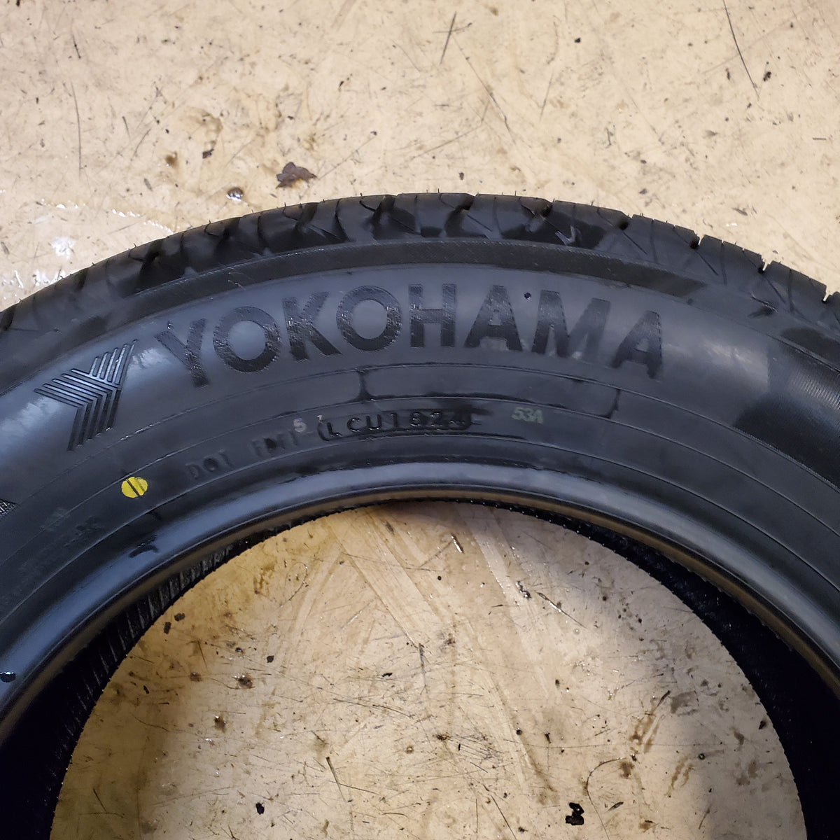 YOKOHAMA AVID ASCEND GT BSW 215 60 16 95H ALL SEASON TIRE 110132717