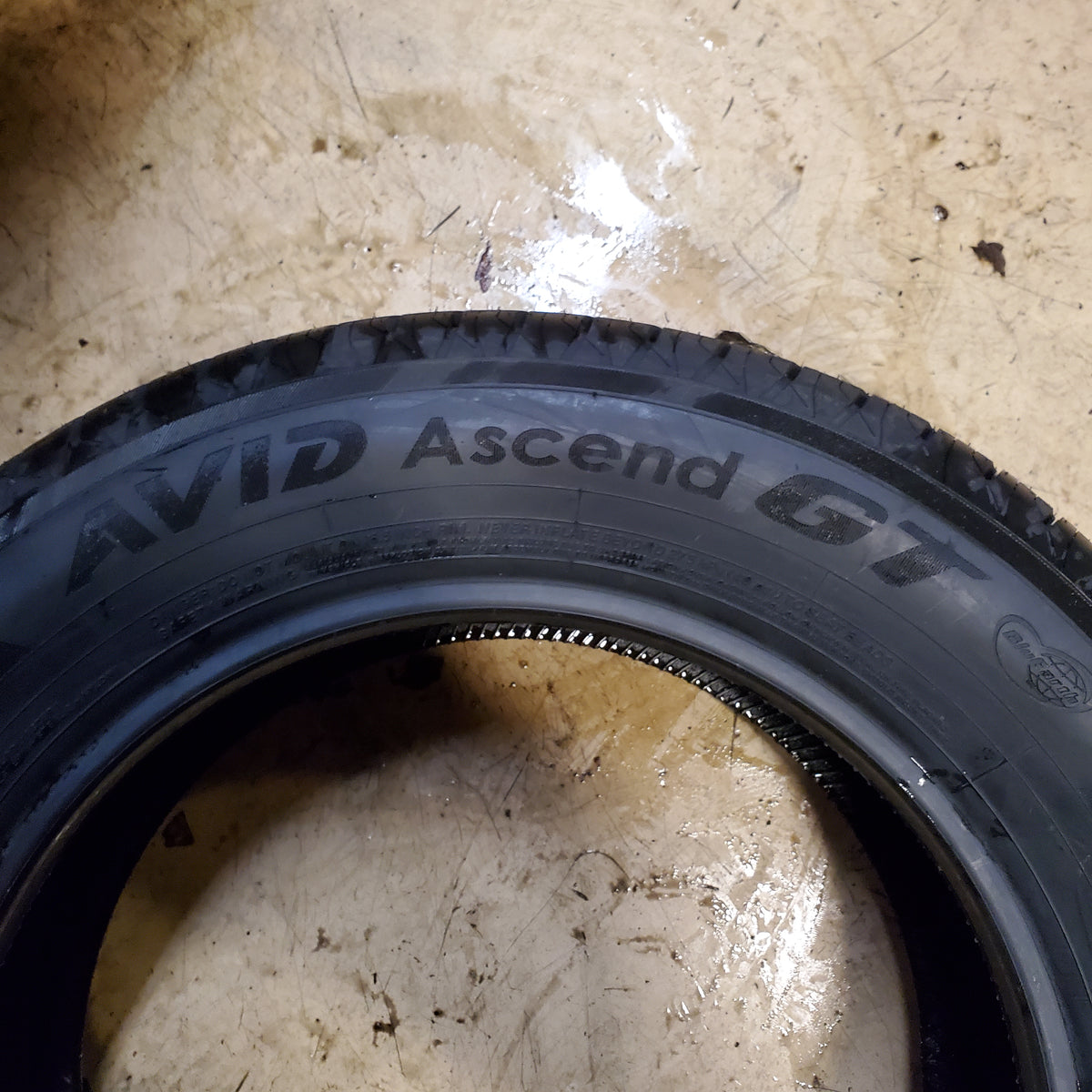 YOKOHAMA AVID ASCEND GT BSW 215 60 16 95H ALL SEASON TIRE 110132717