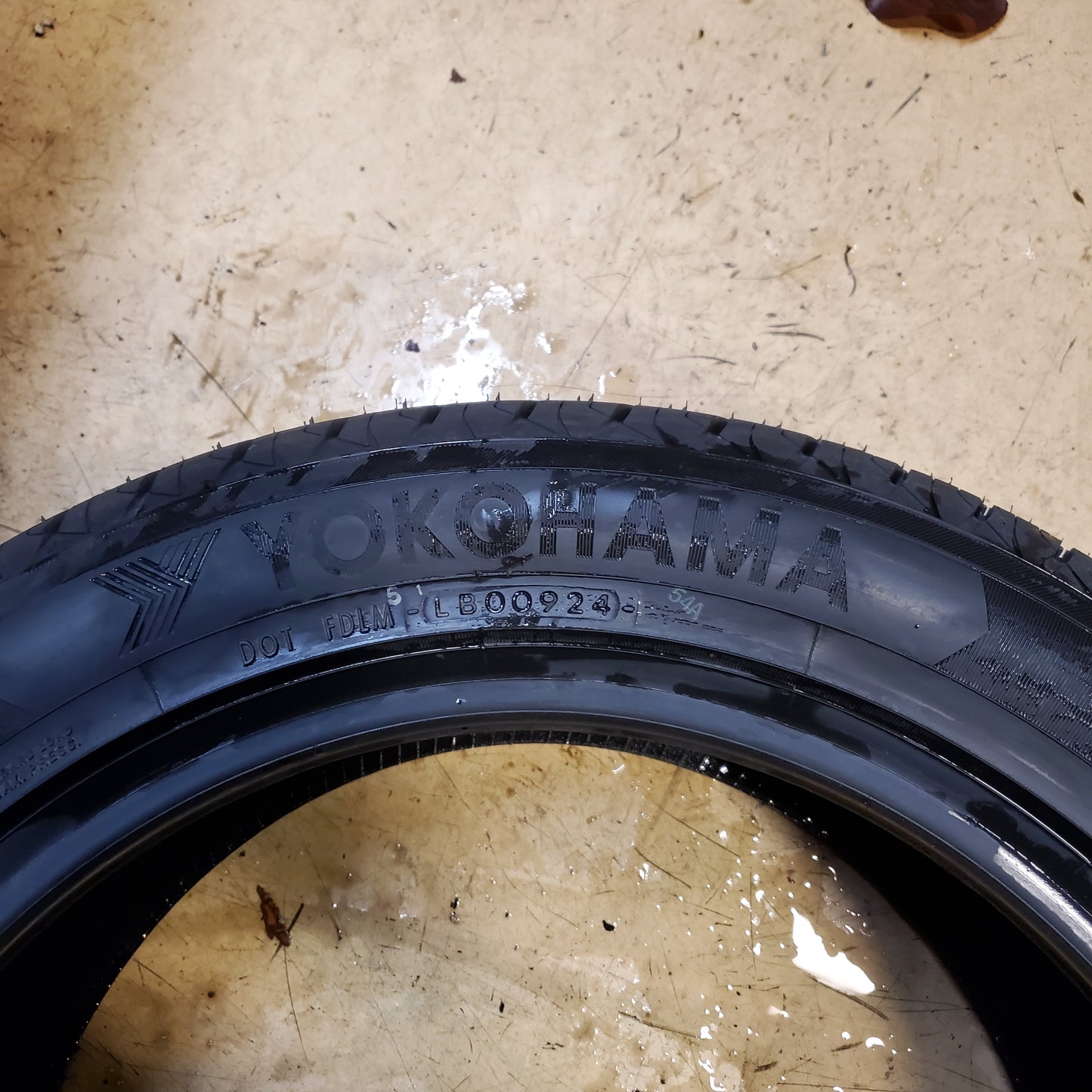YOKOHAMA AVID ASCEND GT BSW 215 55 17 94V ALL SEASON CAR TIRE 110132721