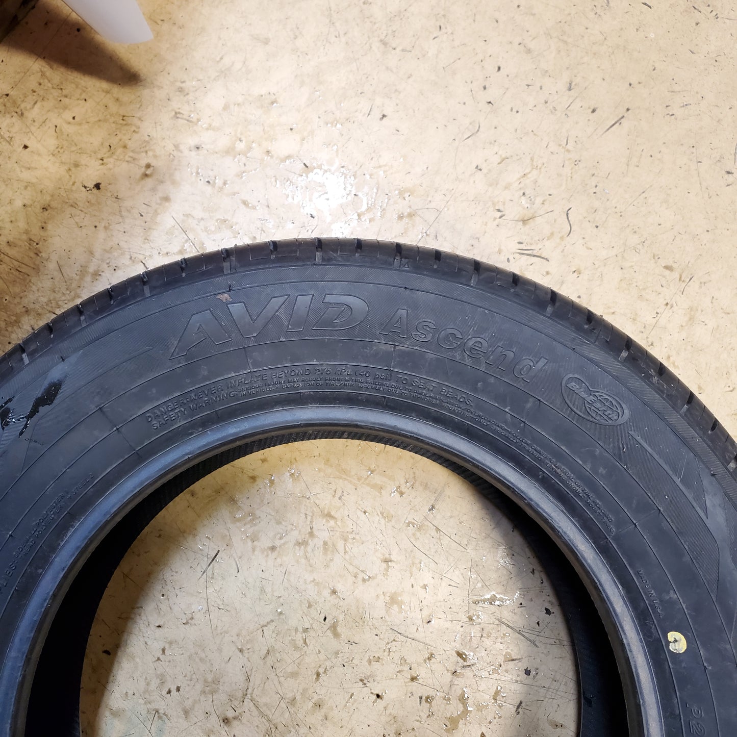 YOKOHAMA AVID ASCEND BSW P 205 65 15 92T ALL SEASON TIRE 110132337