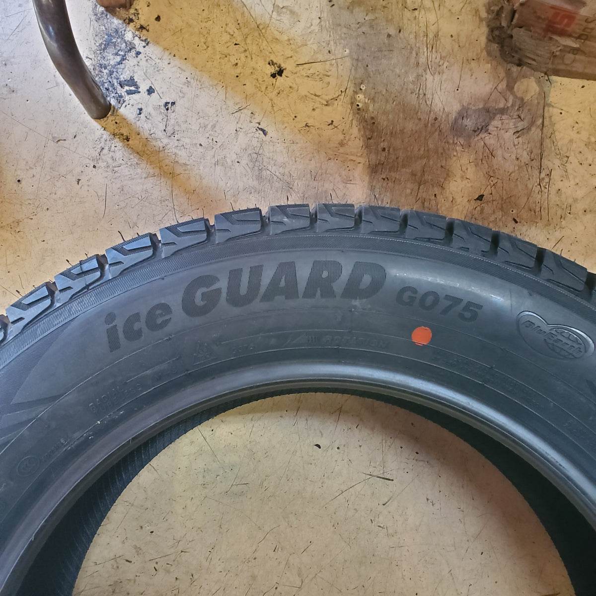 YOKOHAMA ICEGUARD GO75 STUDLESS BSW P 225 60 17 99T SNOW TIRE 110175104