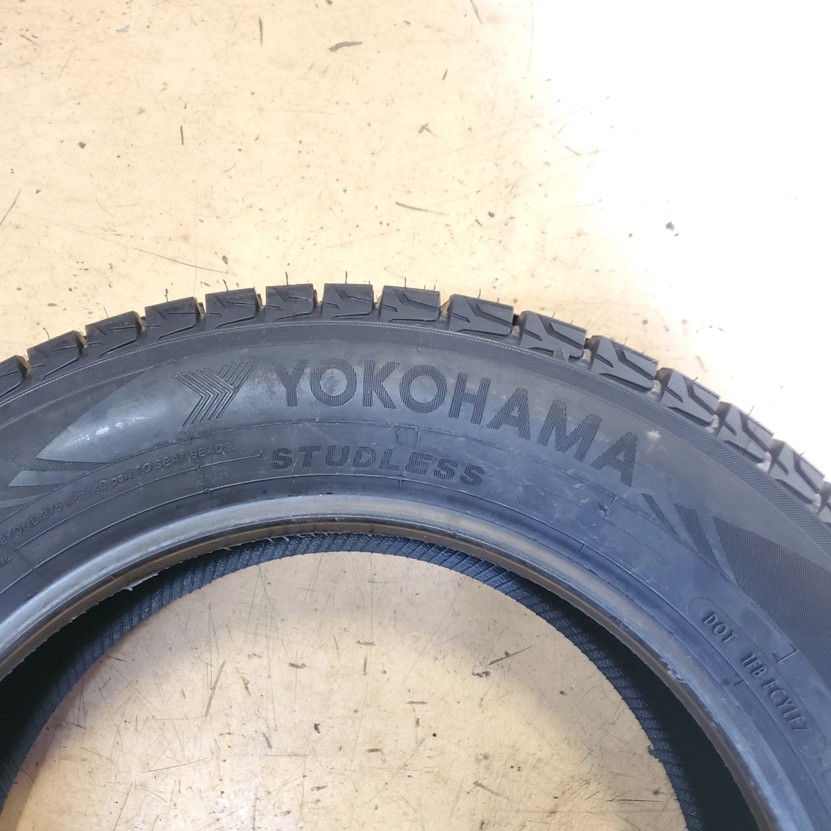 YOKOHAMA ICEGUARD GO75 STUDLESS BSW P 225 60 17 99T SNOW TIRE 110175104
