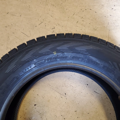 YOKOHAMA ICEGUARD GO75 STUDLESS BSW P 225 60 17 99T SNOW TIRE 110175104