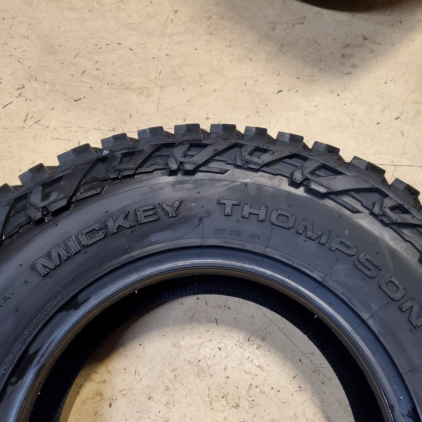 MICKEY THOMPSON BAJA BOSS A/T BSW LT 255 85 17 121/118Q 10 PLY TIRE 331030001