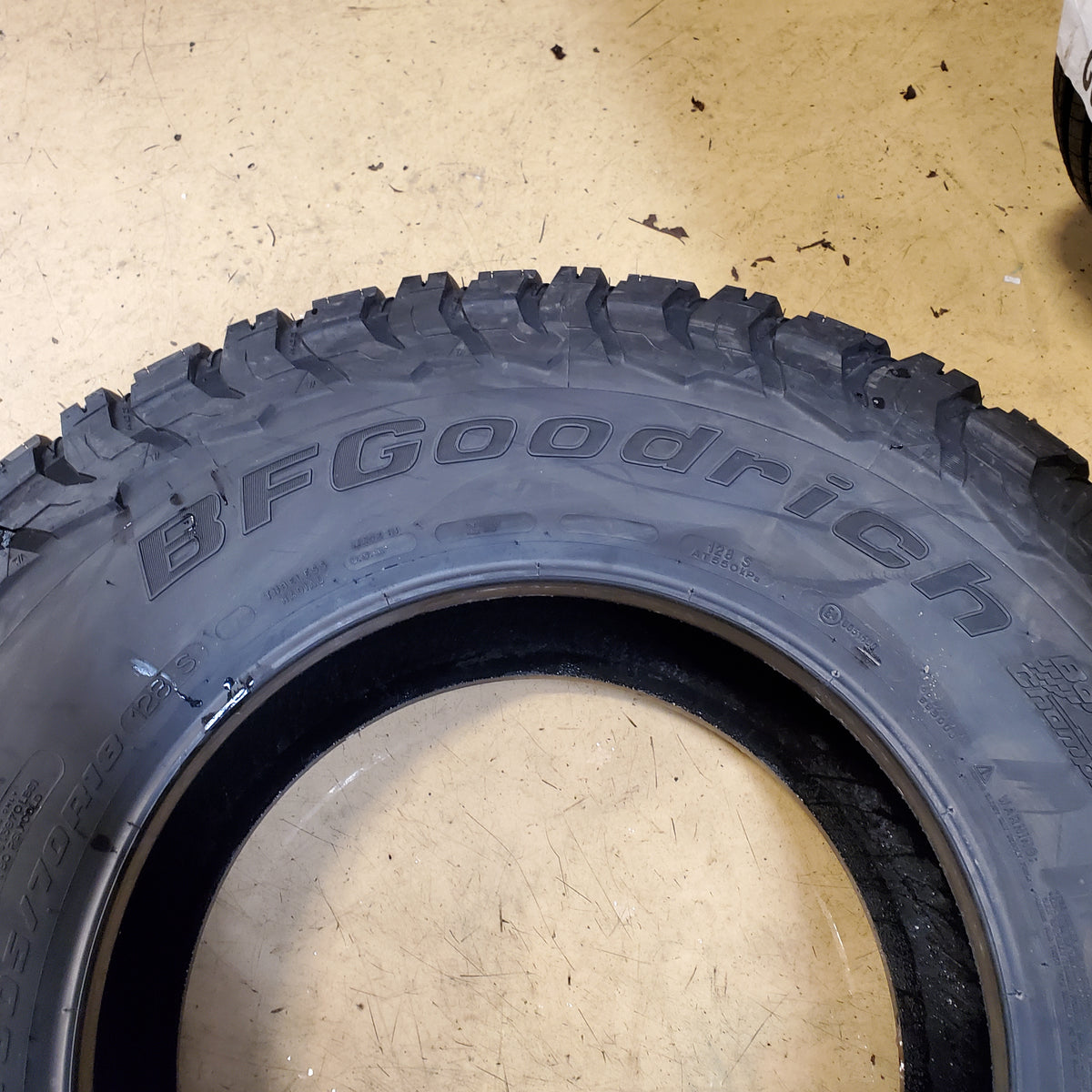 BFGOODRICH ALL TERRAIN T/A KO3 BSW LT 305 70 18 128S TIRE 46828