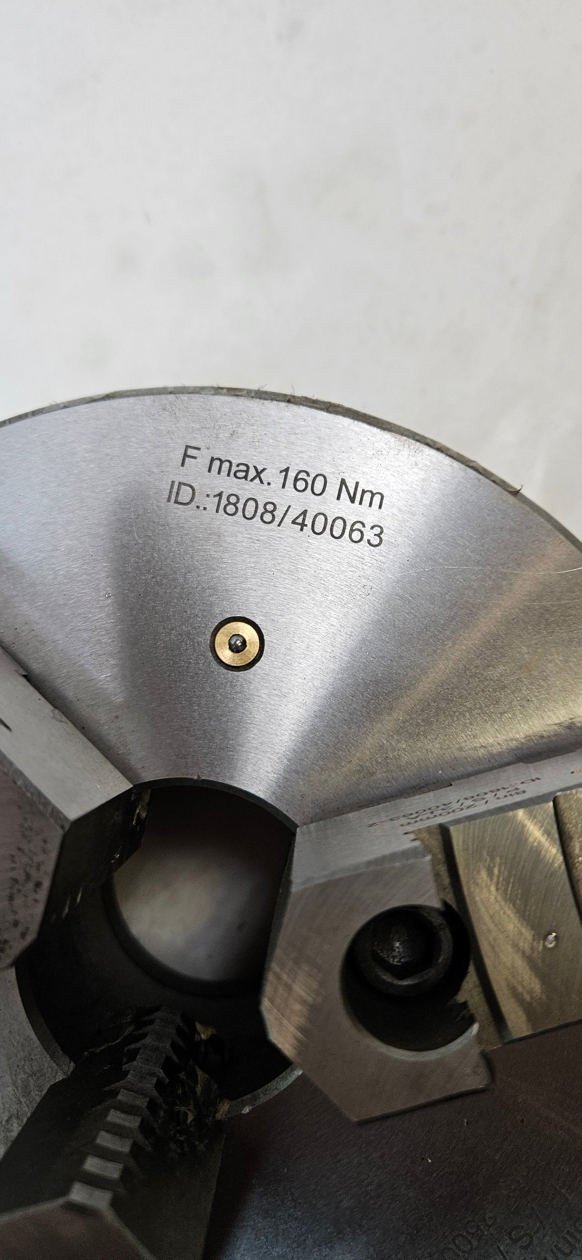 Hertel Manual Lathe Chuck: 8", 3 Jaws, Self-Centering 1808/40063