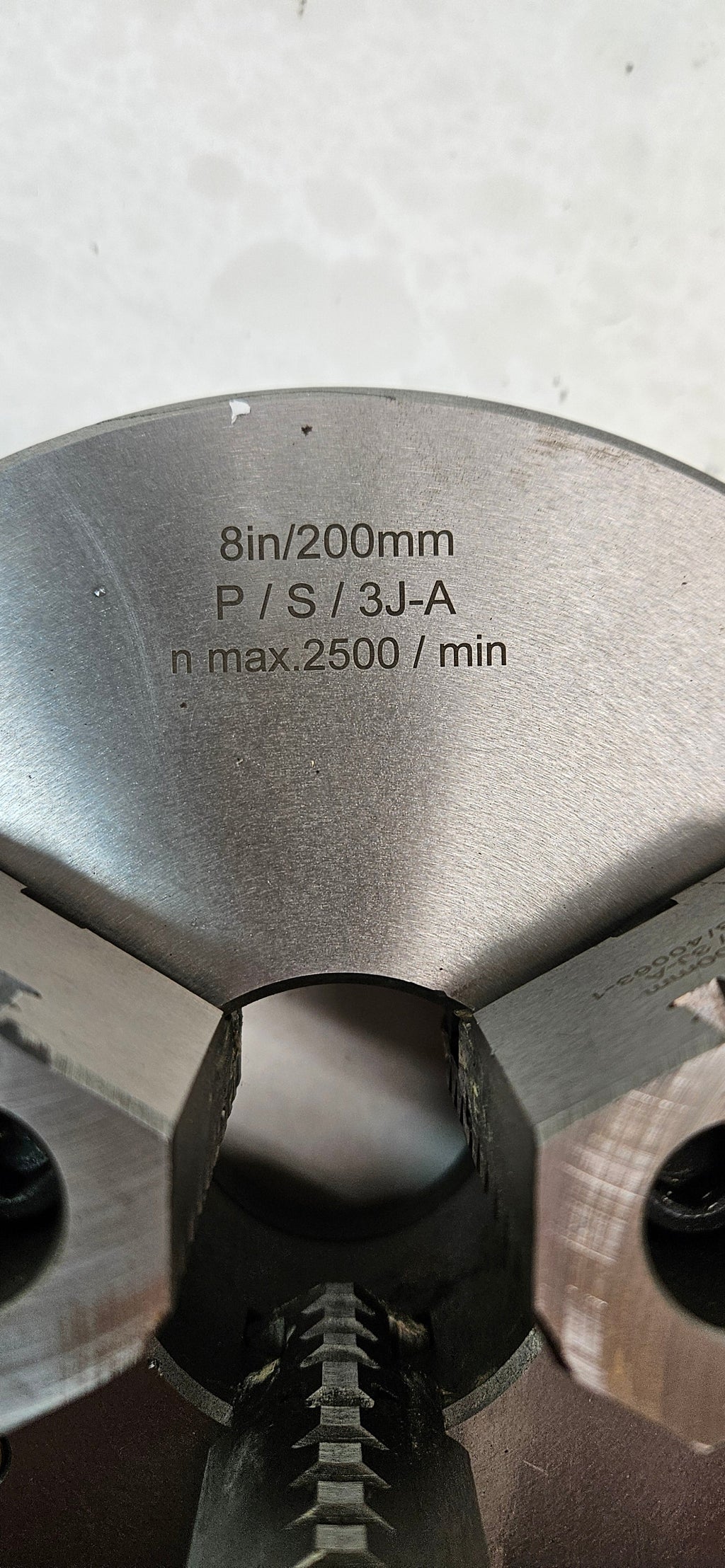 Hertel Manual Lathe Chuck: 8", 3 Jaws, Self-Centering 1808/40063