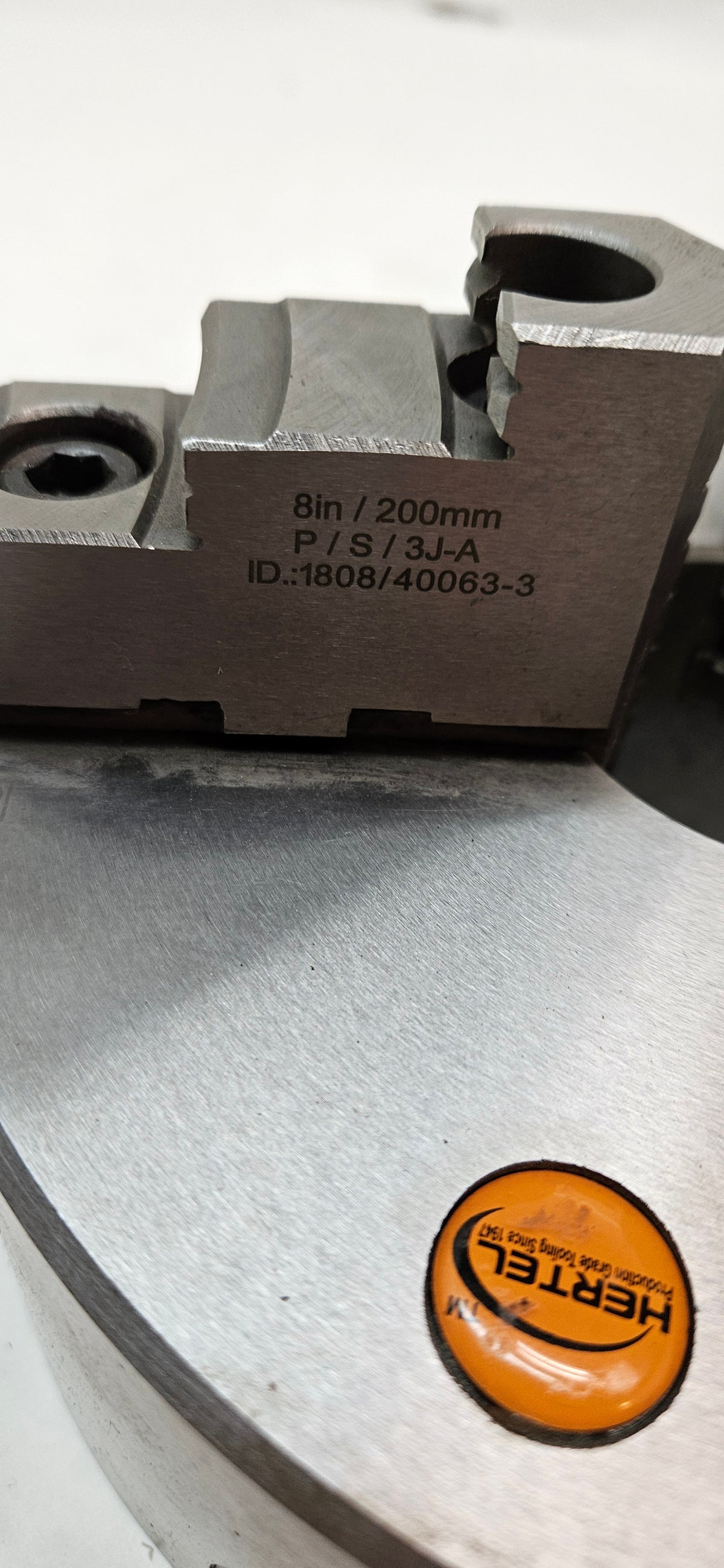 Hertel Manual Lathe Chuck: 8", 3 Jaws, Self-Centering 1808/40063