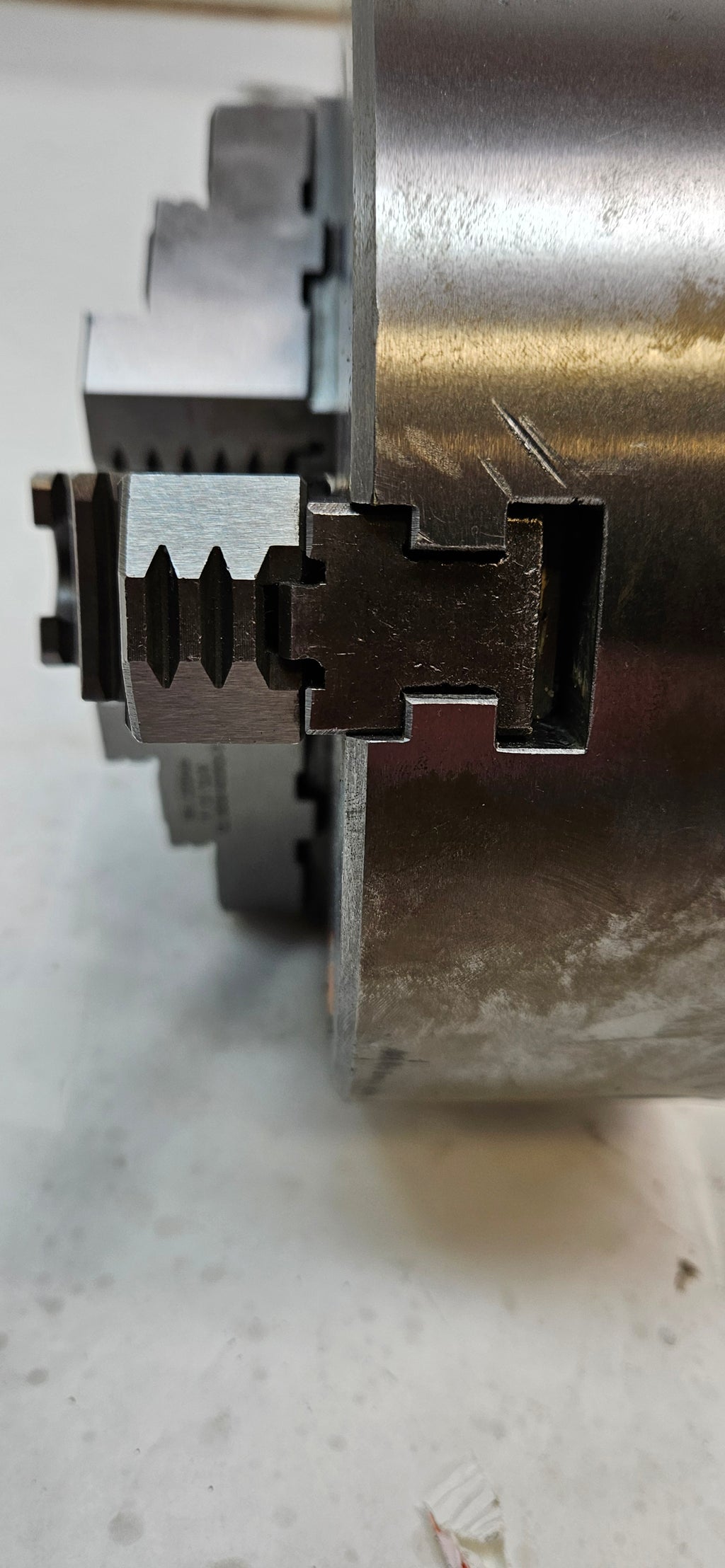 Hertel Manual Lathe Chuck: 8", 3 Jaws, Self-Centering 1808/40063