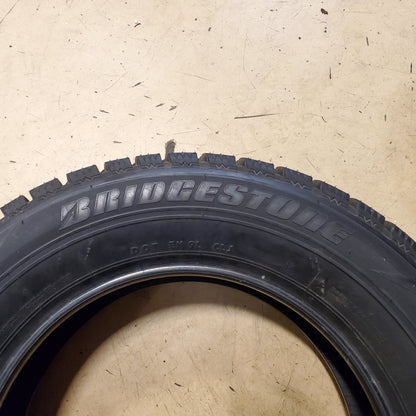 USED OLD STOCK 5/32" BRIDGESTONE BLIZZAK WS70 BSW P 205 65 15 94T WINTER TIRE 105851
