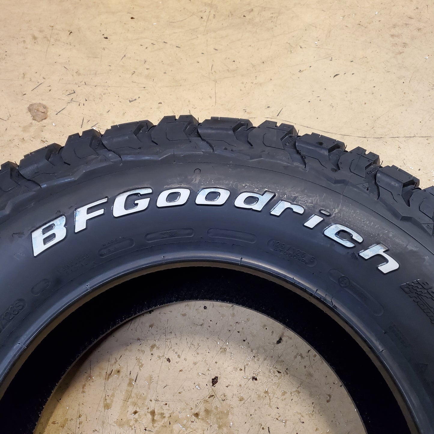 (KSL ONLY) 4 BFGOODRICH ALL-TERRAIN T/A KO3 RWL LT 285 75 18 129/126S 10 PLY TIRE 26189