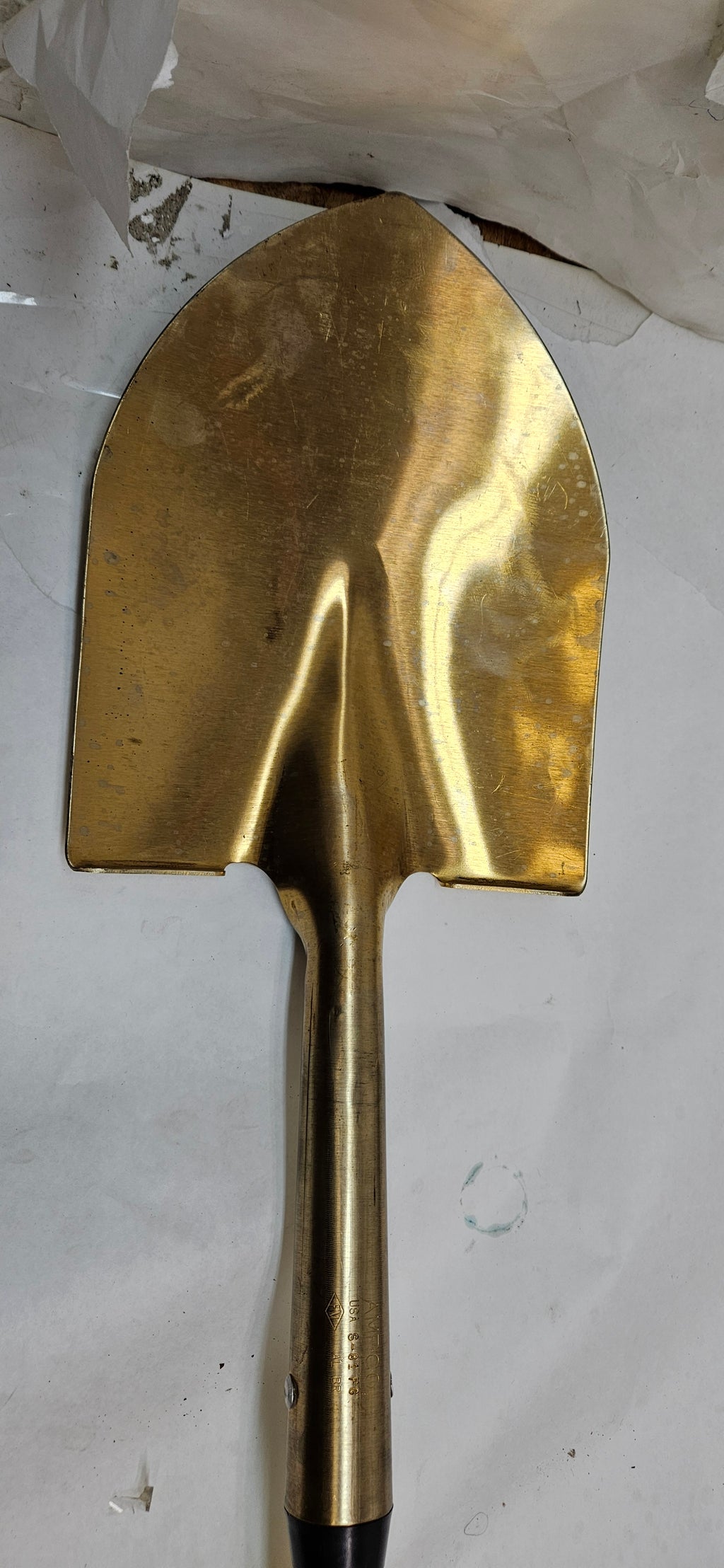 AMPCO SAFETY TOOLS ROUND POINT SHOVEL NON-SPARKING NON-MAGNETIC CORROSION RESISTANT LONG HANDLE S-81FG