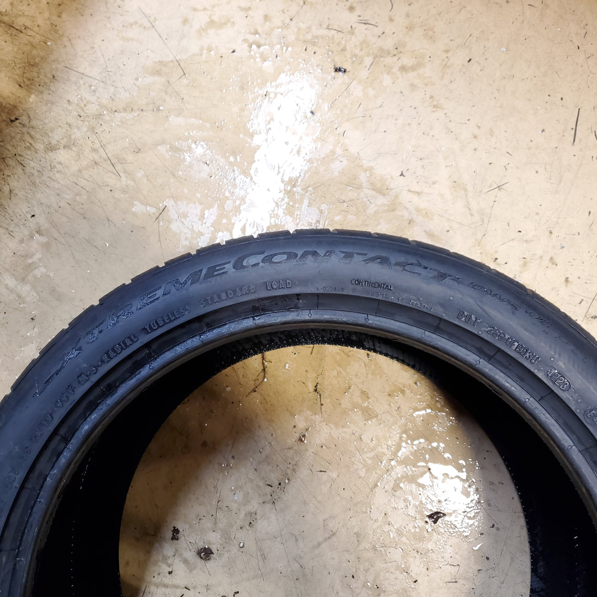 CONTINENTAL EXTREMECONTACT DWS06 PLUS BSW P 285 35 19 99Y UHP TIRE 1557351