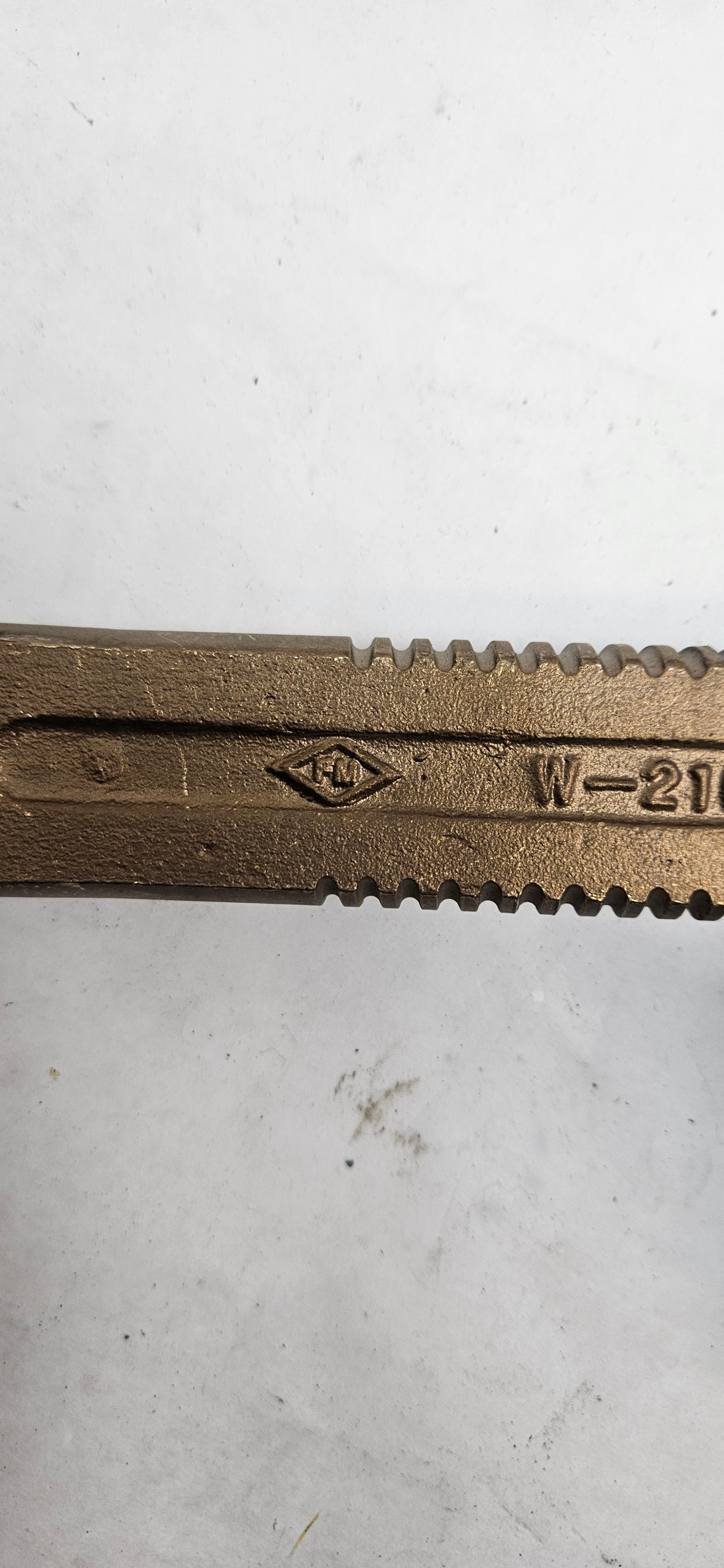 AMPCO SAFETY TOOLS BRONZE PIPE WRENCH, NON-SPARKING, NON-MAGNETIC, CORROSION RESISTANT, 48" OAL W-216