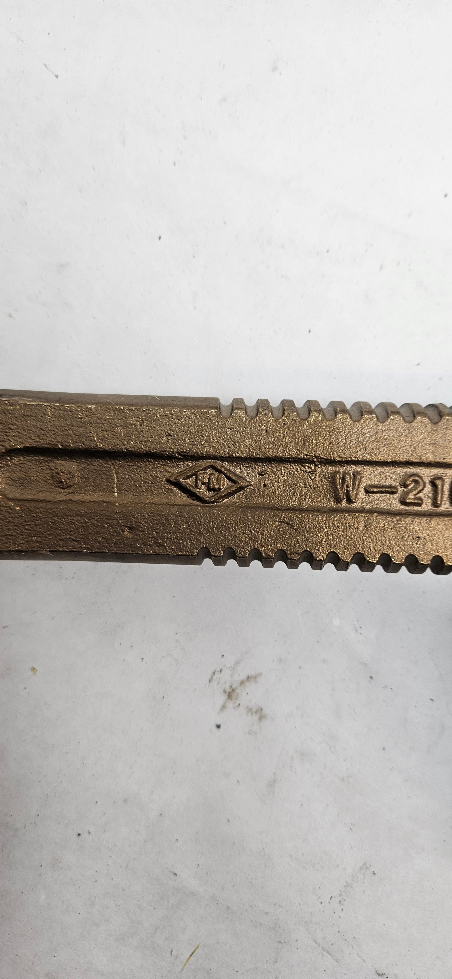 AMPCO SAFETY TOOLS BRONZE PIPE WRENCH, NON-SPARKING, NON-MAGNETIC, CORROSION RESISTANT, 48" OAL W-216