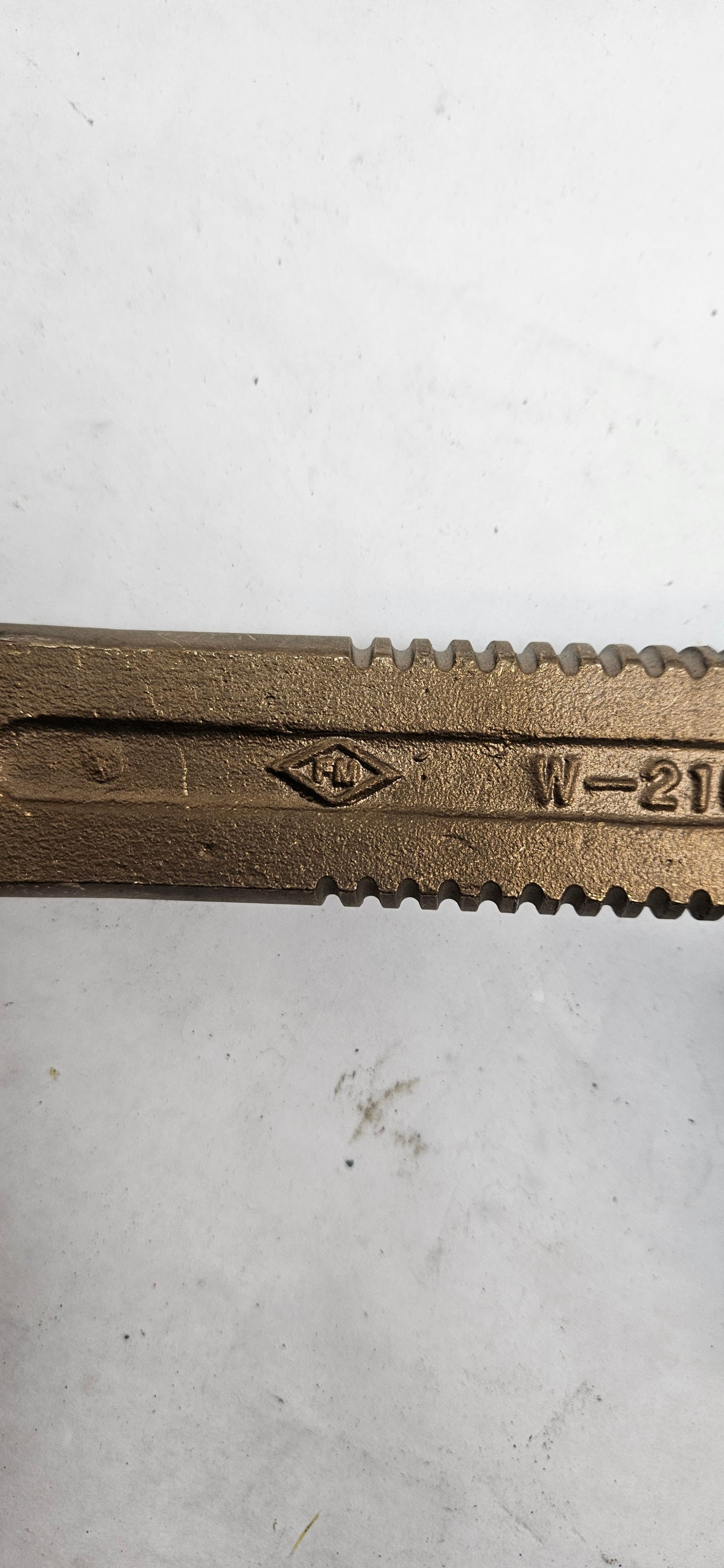 AMPCO SAFETY TOOLS BRONZE PIPE WRENCH, NON-SPARKING, NON-MAGNETIC, CORROSION RESISTANT, 48" OAL W-216
