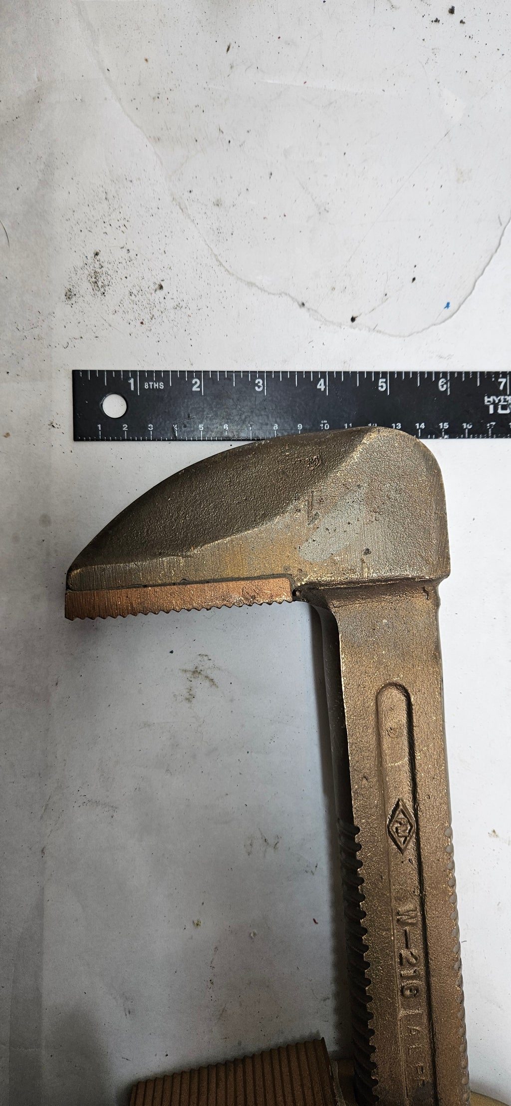 AMPCO SAFETY TOOLS BRONZE PIPE WRENCH, NON-SPARKING, NON-MAGNETIC, CORROSION RESISTANT, 48" OAL W-216