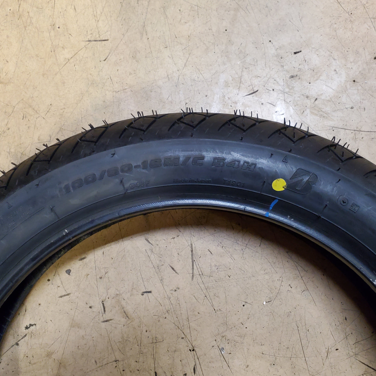 BRIDGESTONE BATTLAX BT46 100 90 16 54H FRONT MOTORCYCLE TIRE 12325