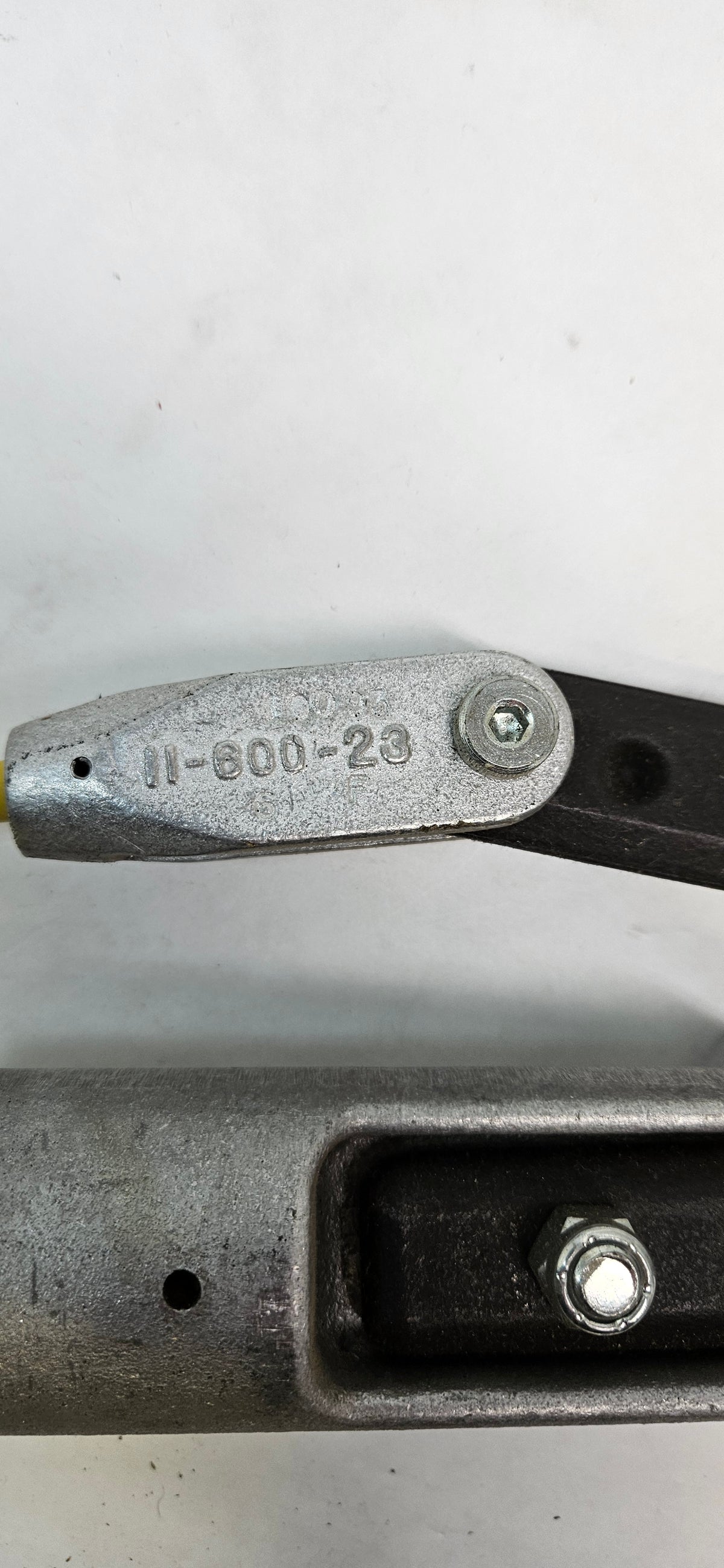 HASTINGS FIBERGLASS RATCHET CUTTER WITH ACSR CUTTER HEAD, 6 FT 11 006 (A)