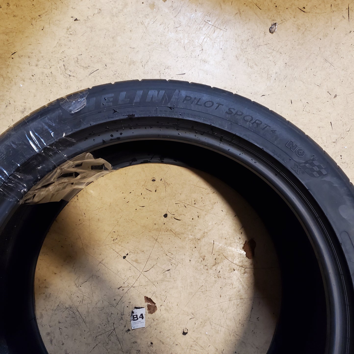 2 NOS MICHELIN PILOT SPORT 4 (N0) BSW P 275 40 20 109Y XL PERFORMANCE TIRE 71282
