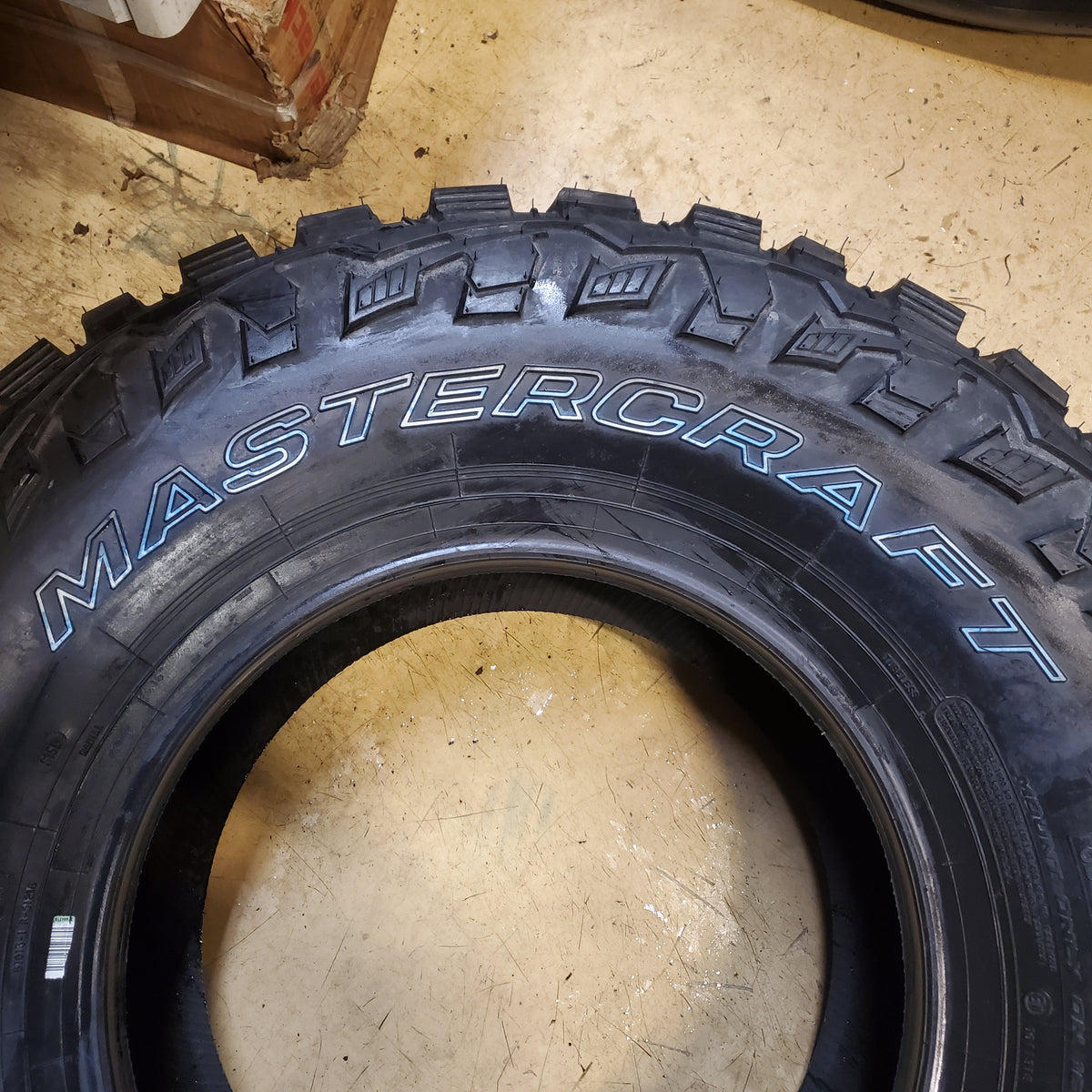 MASTERCRAFT COURSER MXT OWL LT 305 70 16 124/121Q 10 PLY MUD TIRE 175066009