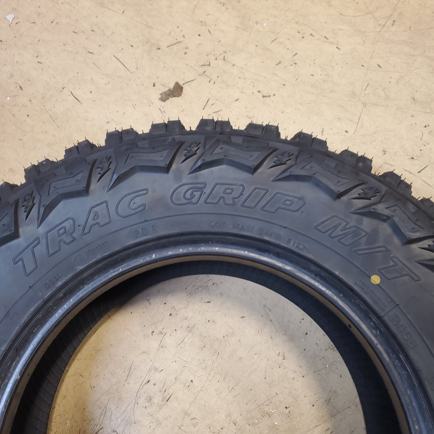 THUNDERER TRAC GRIP M/T R408 BSW LT 245 75 17 121/118Q 10 PLY MUD TIRE TH2471