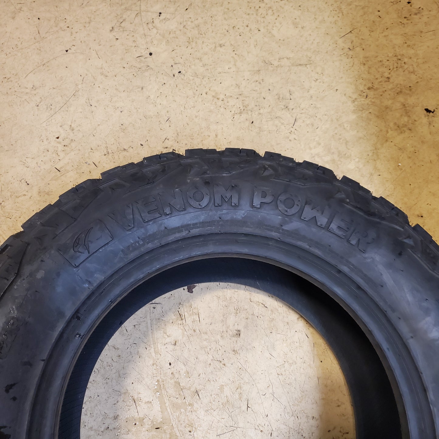 VENOM POWER TERRA HUNTER X/T BSW LT 285 65 18 125/122R 10 PLY TIRE TVPXT34