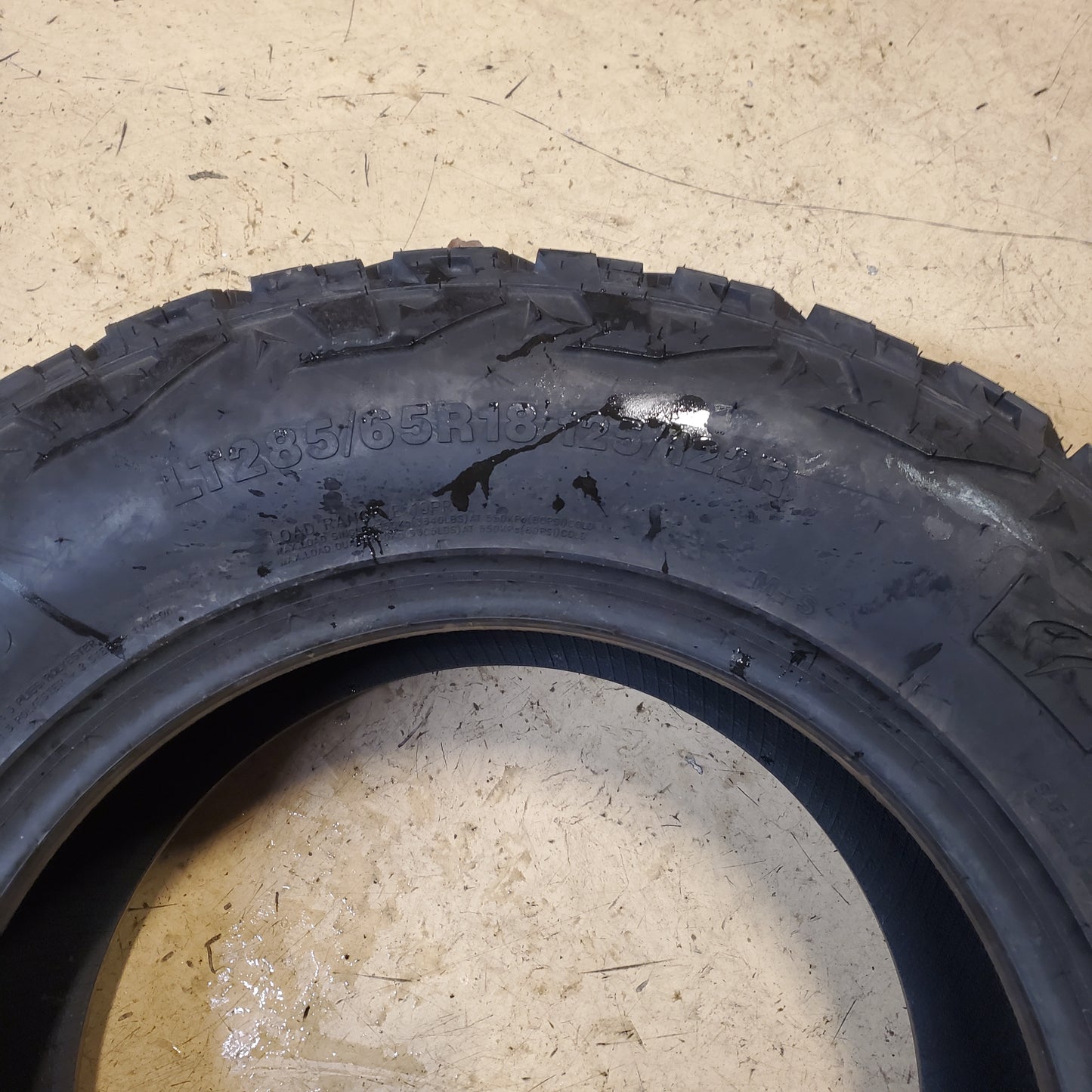 VENOM POWER TERRA HUNTER X/T BSW LT 285 65 18 125/122R 10 PLY TIRE TVPXT34