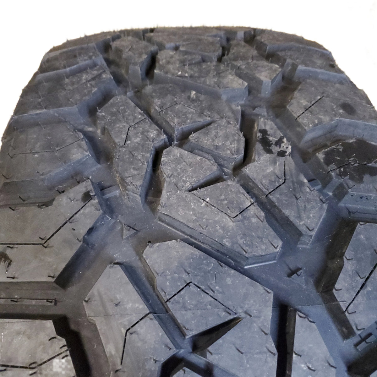 MILETRIP TP99 R/T BSW LT 37 13.50 22 129Q 12PLY RUGGED TERRAIN TIRE NA1435572