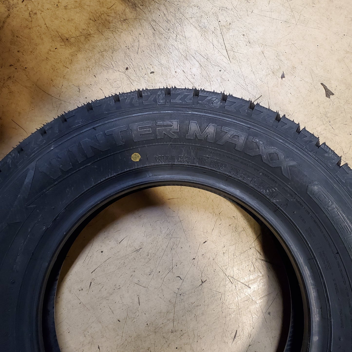 NEW OLD STOCK DUNLOP WINTER MAXX BSW P 175 70 13 82T WINTER TIRE 266029700