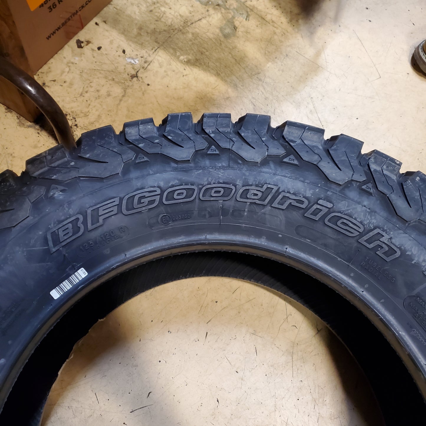 BFGOODRICH ALL-TERRAIN T/A KO2 RWL LT 275 65 18 123/120R 10 PLY TIRE 19463