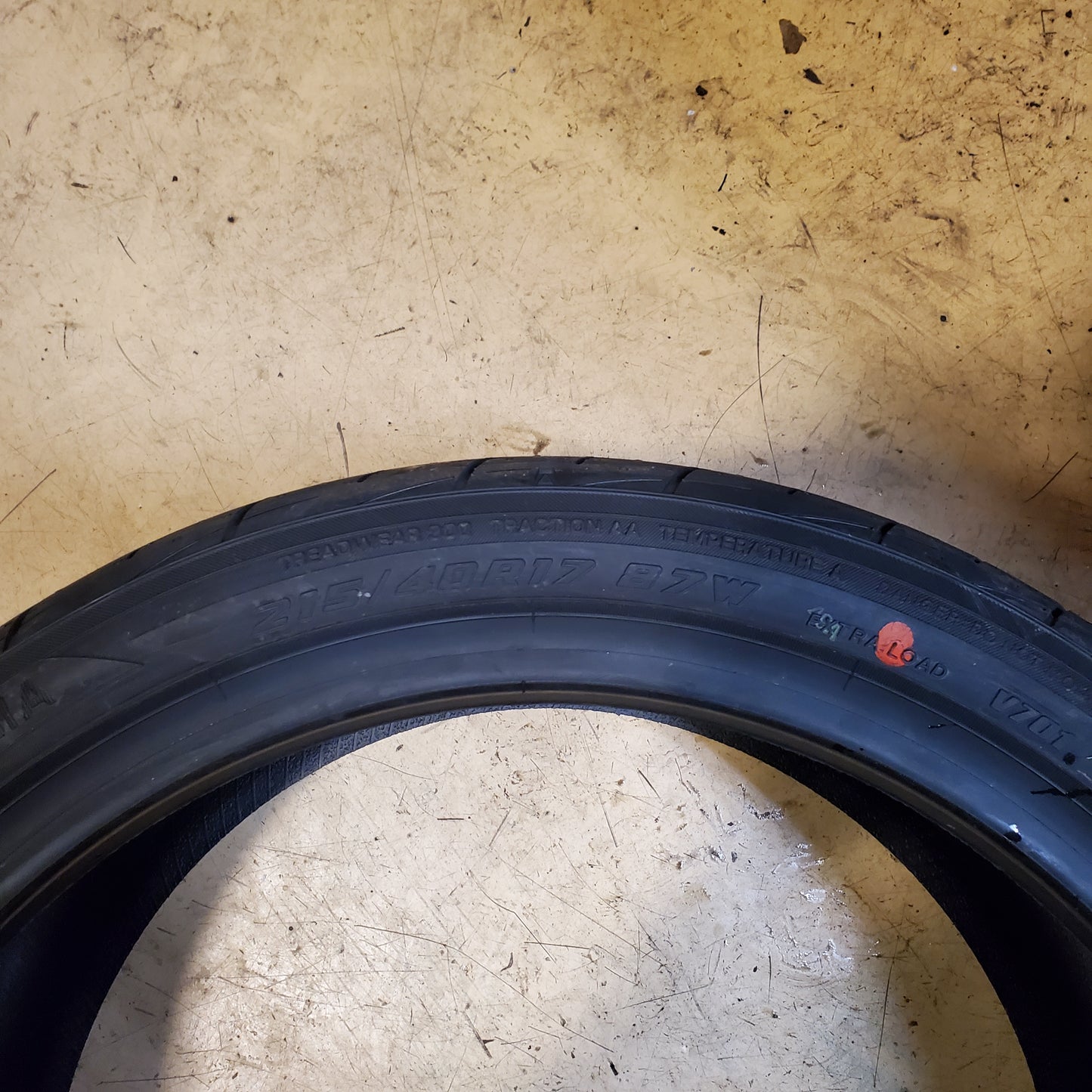 YOKOHAMA ADVAN FLEVA V701 BSW P 215 40 17 87W UHP TIRE 110170143