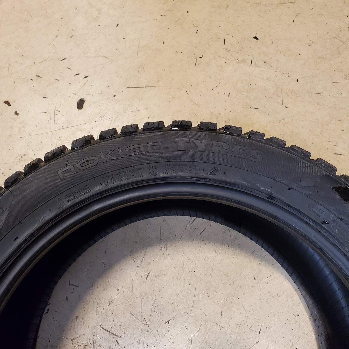 NOS NOKIAN HAKKAPELIITTA 9 SUV STUDDED BSW P 265 45 20 108T XL TS32268