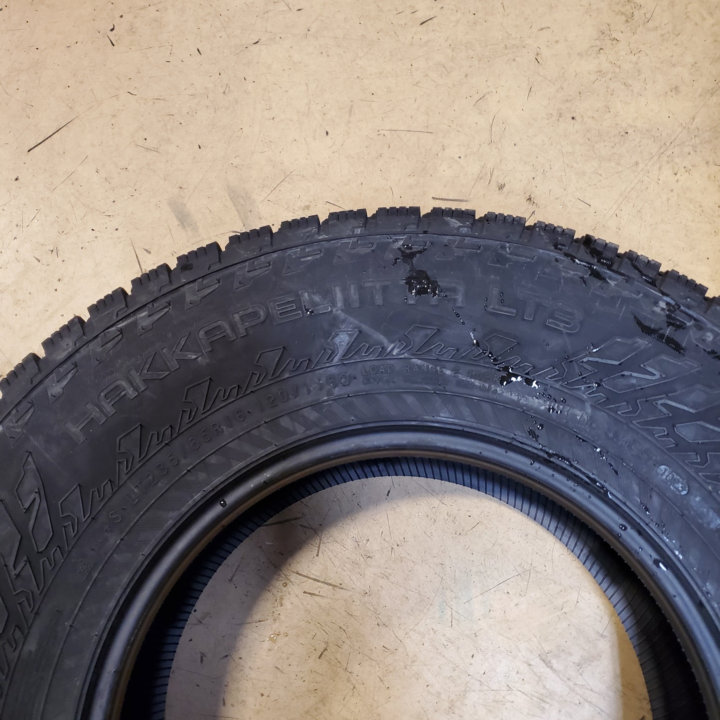 2 NOKIAN HAKKAPELIITTA LT 3 BSW LT 235 85 16 120/116Q 10 PLY WINTER TIRE T430947