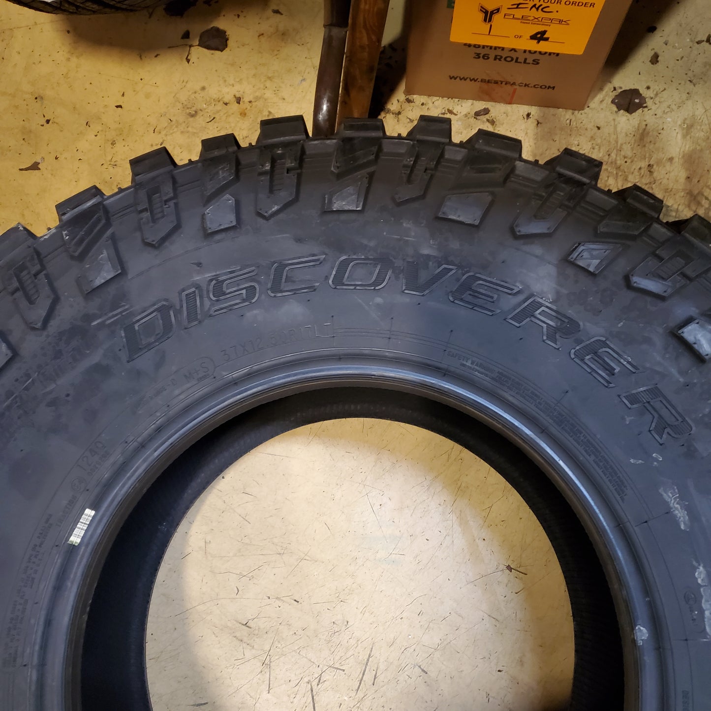 COOPER DISCOVERER STT PRO BSW LT 37 12.50 17 124Q 8PLY MUD TIRE 170129006