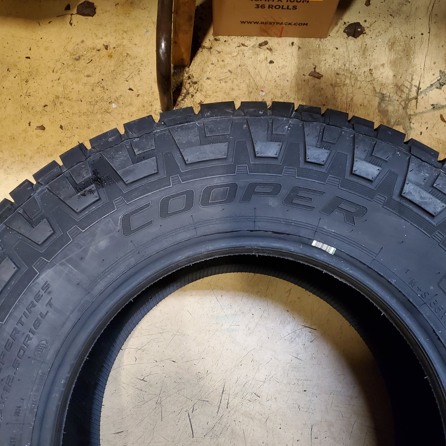 COOPER DISCOVERER AT3 XLT LT 35 12.50 18 128R 12 PLY ALL TERRAIN TIRE 170049002