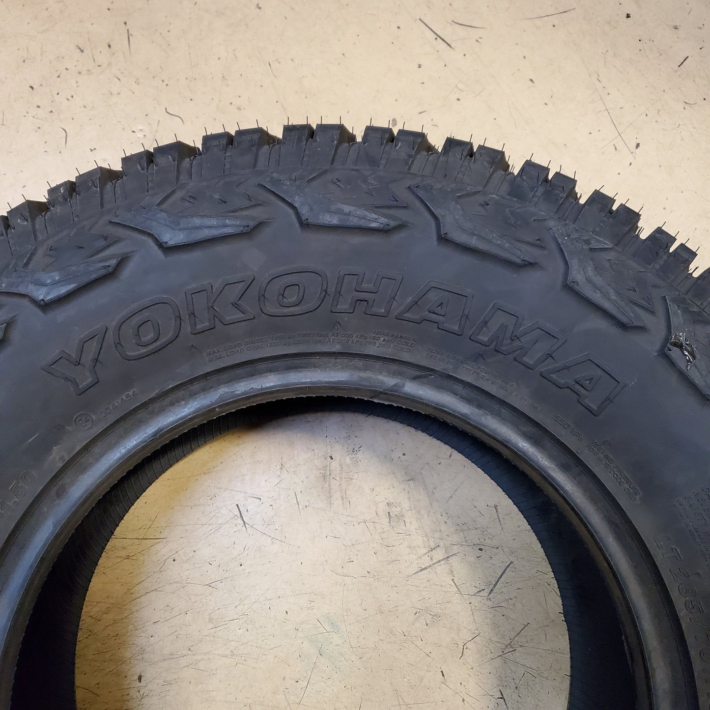 YOKOHAMA GEOLANDAR X-AT LT 285 70 17 121/118Q 10 PLY ALL TERRAIN TIRE 110116007