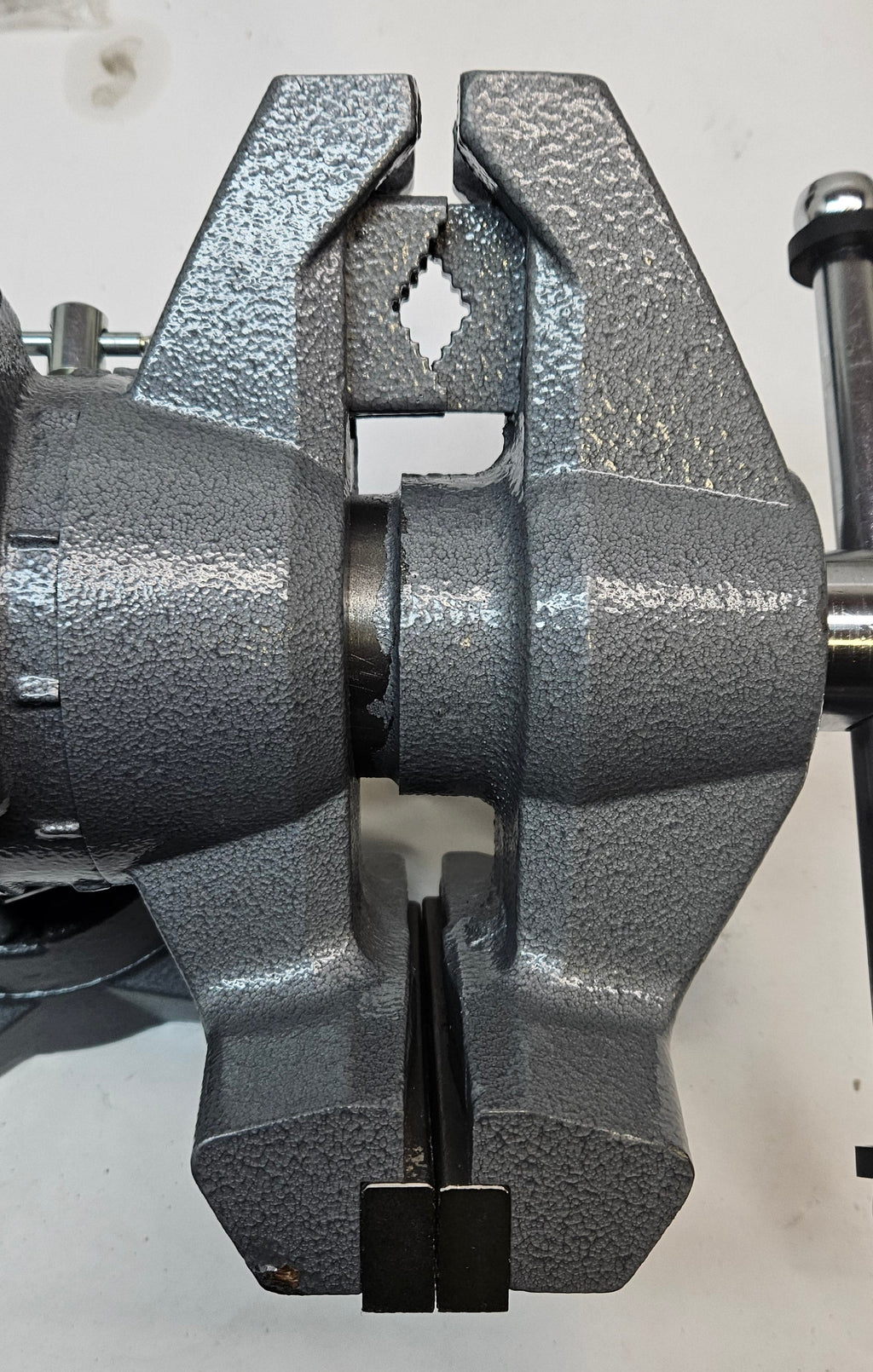 WILTON 6-1/2" MULTI PURPOSE BENCH VISE MODEL 650P 28845