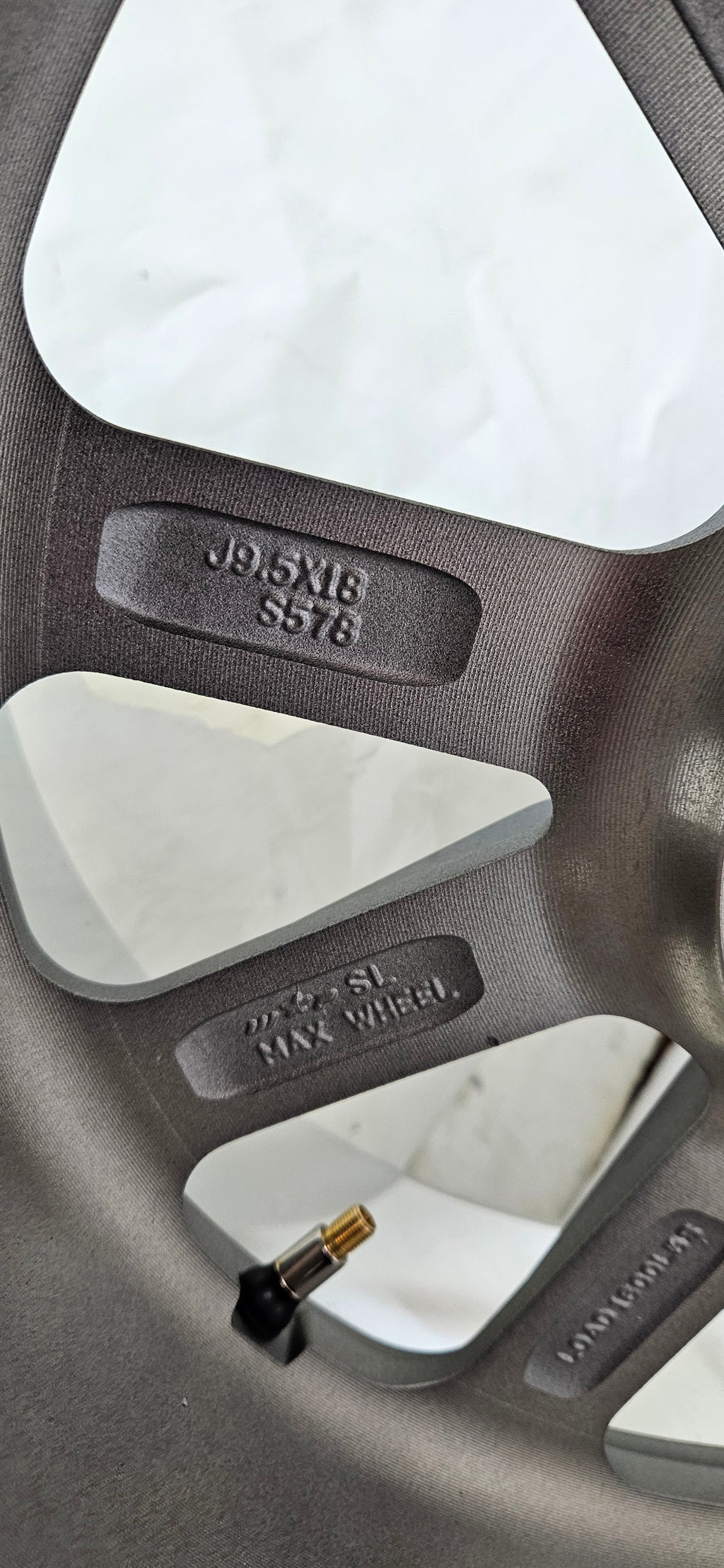 US MAGS U110 RAMBLER CHROME PLATED 18X9.5 SIZE 5X114.3 BOLT PATTERN 5.29 BACKSPACE U11018956552