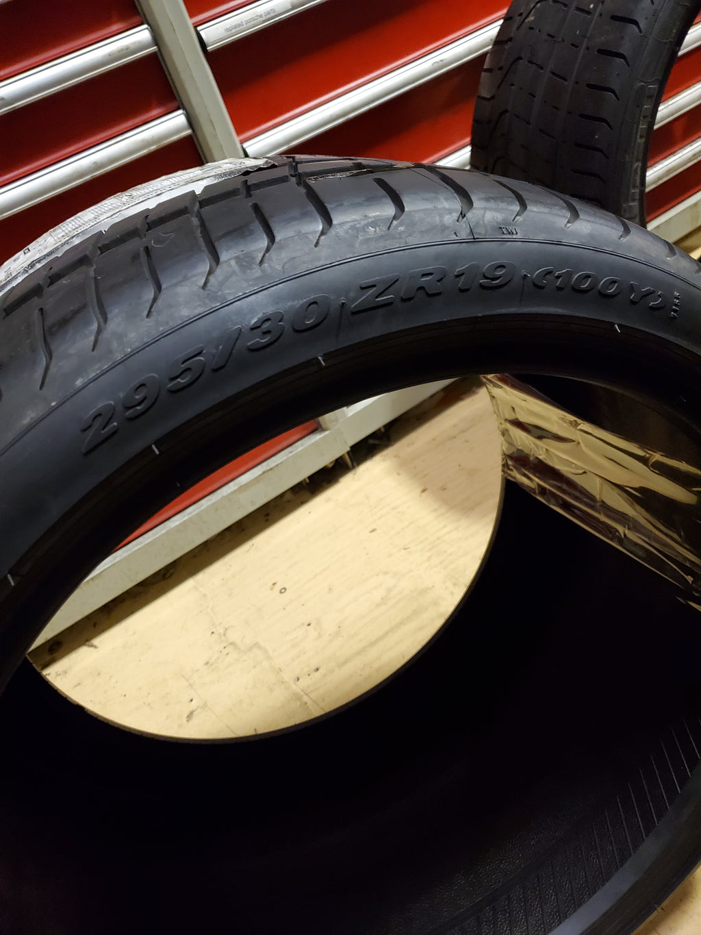 NOS PIRELLI P ZERO (L) LAMBORGHINI  P 295 30 19 100Y XL SUMMER TIRE 1920800