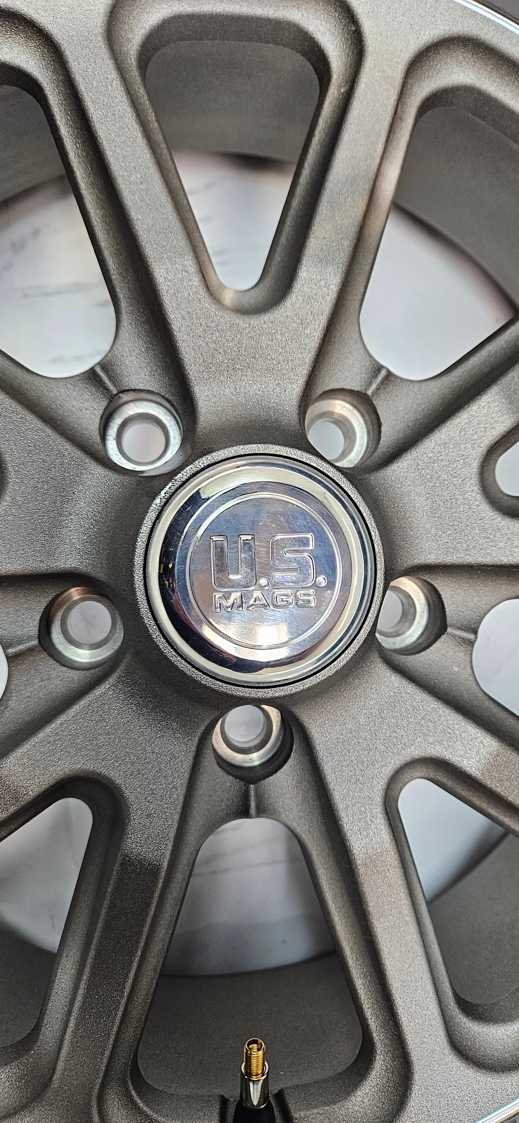 US MAGS U110 RAMBLER CHROME PLATED 18X9.5 SIZE 5X114.3 BOLT PATTERN 5.29 BACKSPACE U11018956552