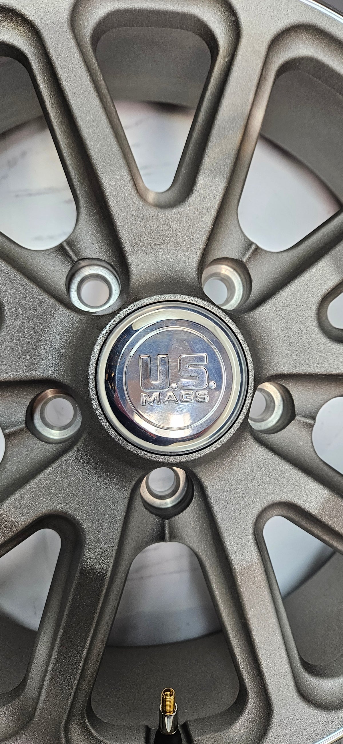 US MAGS U110 RAMBLER CHROME PLATED 18X9.5 SIZE 5X114.3 BOLT PATTERN 5.29 BACKSPACE U11018956552
