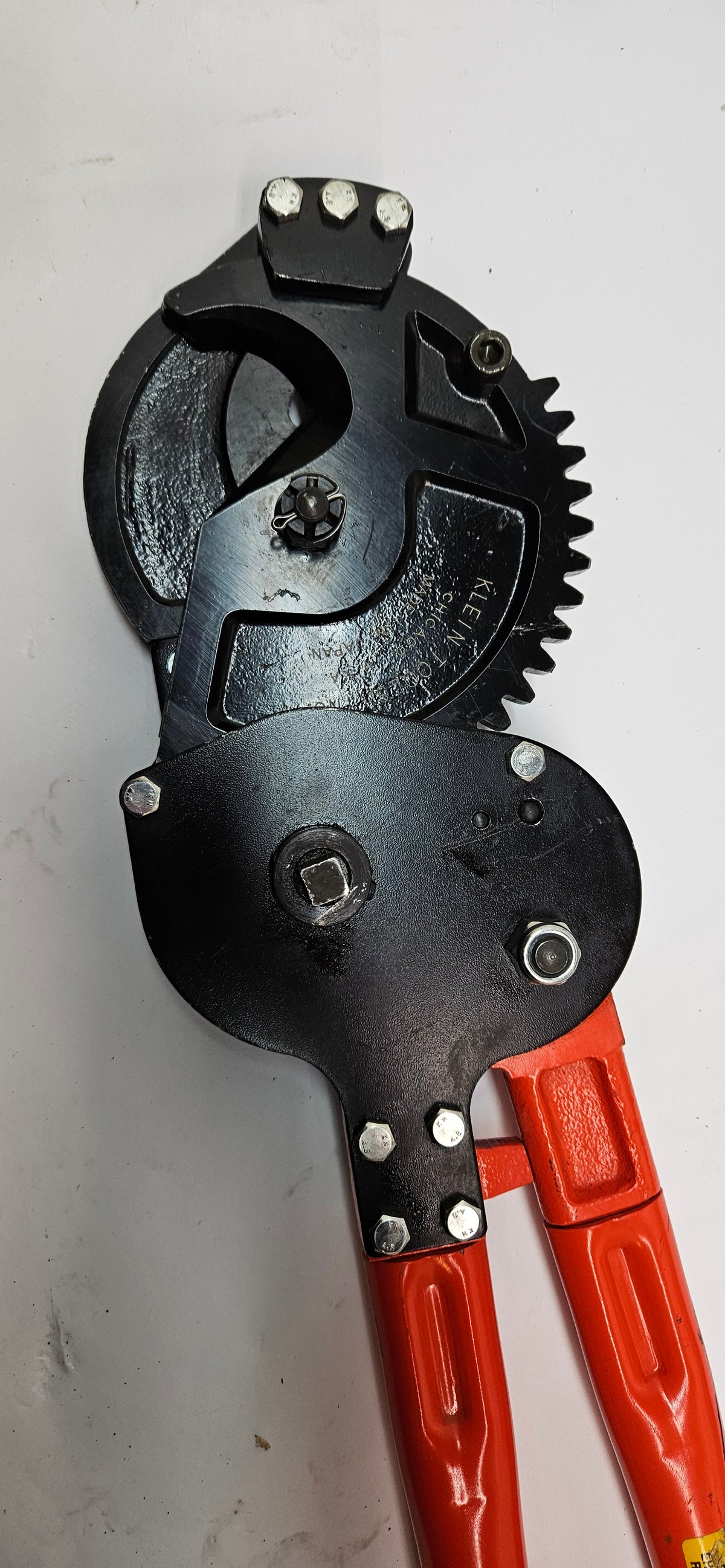 KLEIN TOOLS 63700 HEAVY DUTY RATCHETING CABLE CUTTER, CUTS STEEL AND ACSR, 36" LONG (ITEM B)