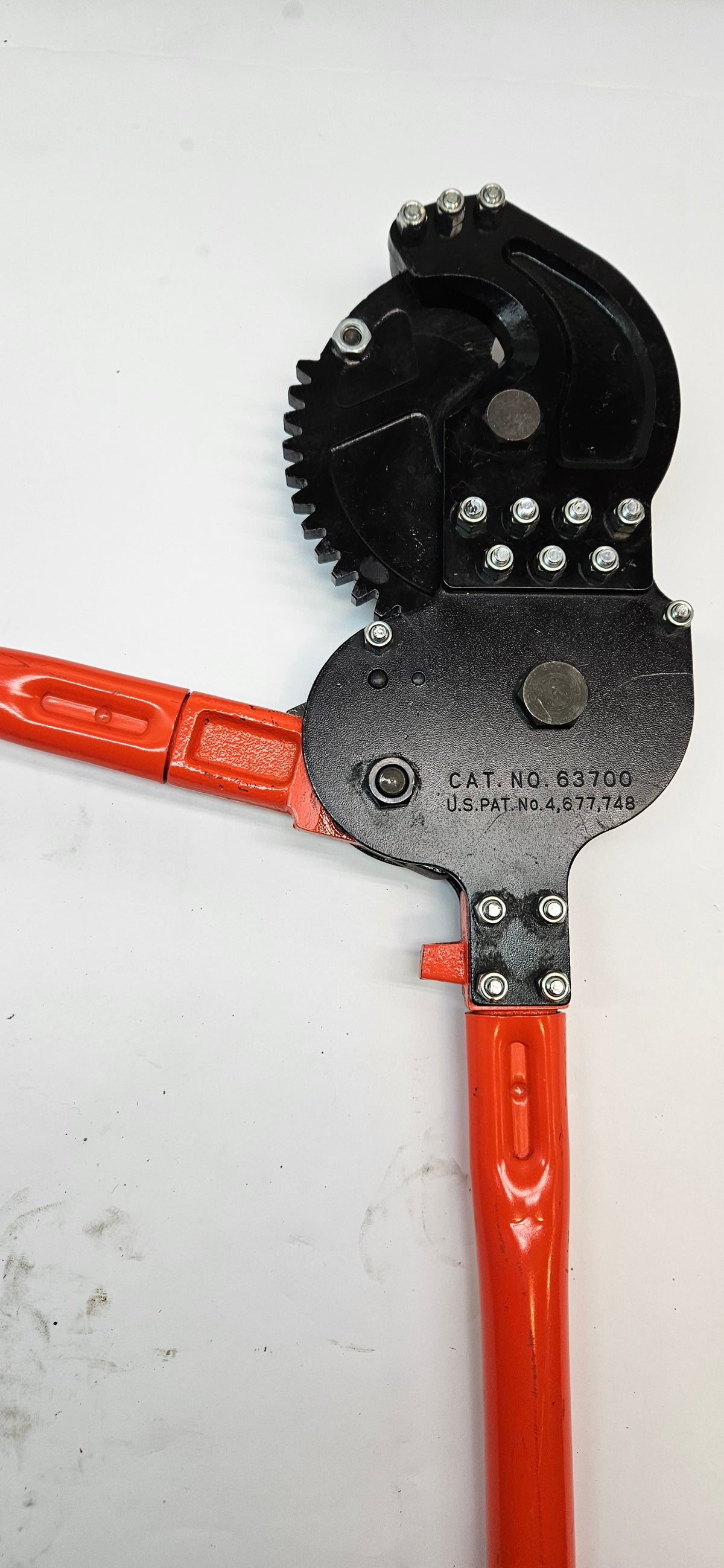 KLEIN TOOLS 63700 HEAVY DUTY RATCHETING CABLE CUTTER, CUTS STEEL AND ACSR, 36" LONG (ITEM B)