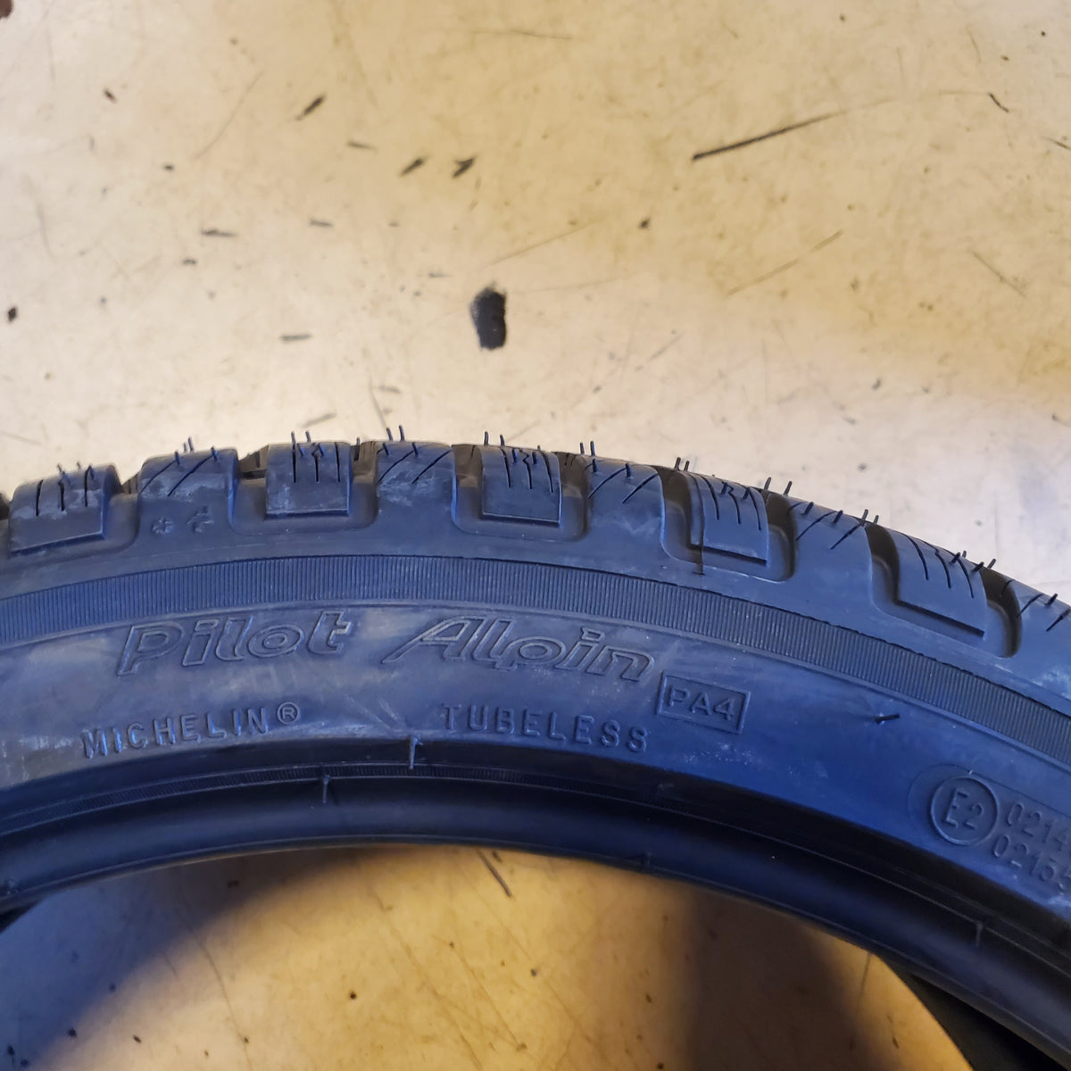 NOS MICHELIN PILOT ALPIN PA4 BMW BSW P 235 40 18 95V XL WINTER TIRE 78197