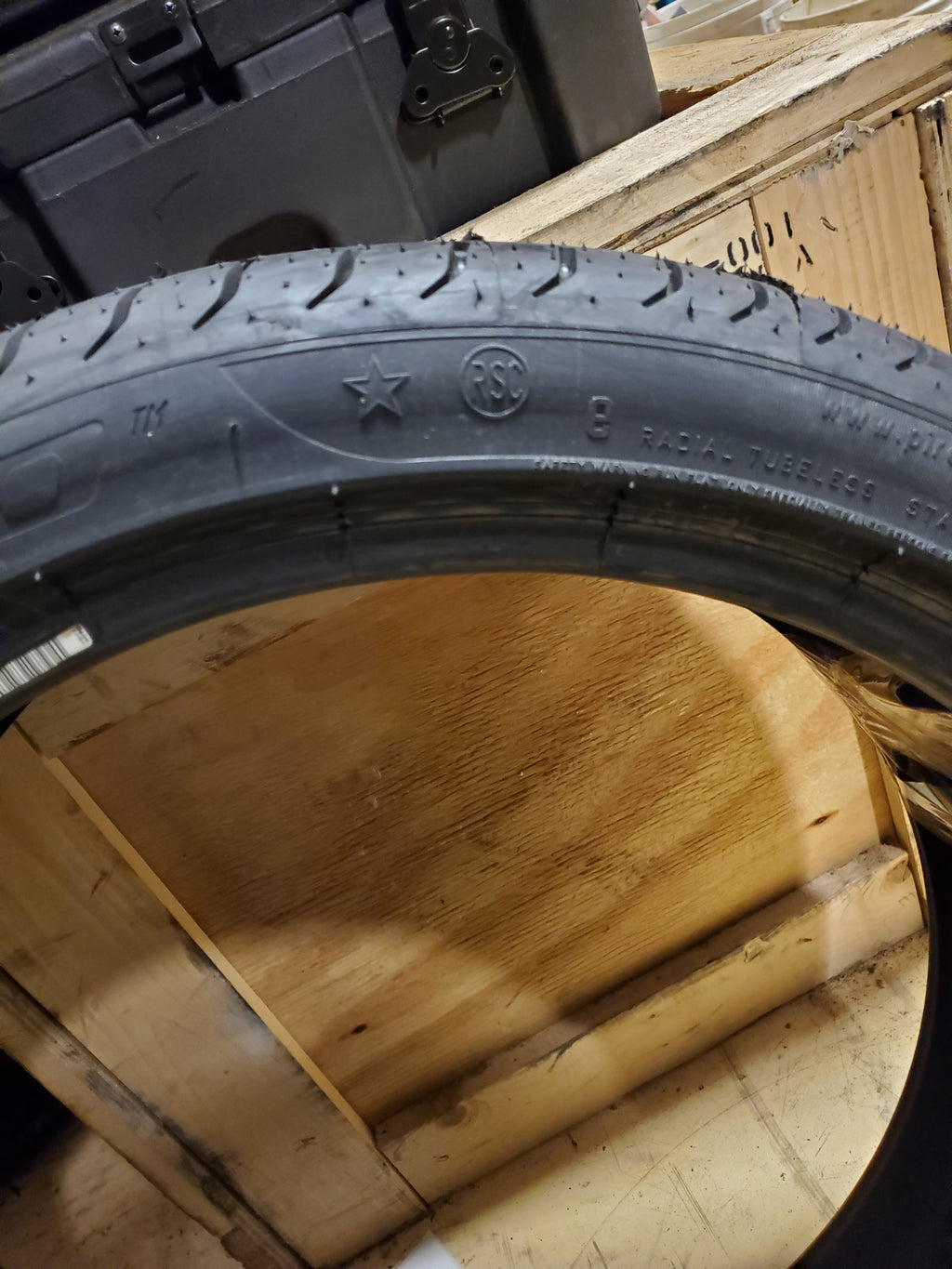 PIRELLI  P ZERO (*) BMW (RSC) RUNFLAT  BSW P  225 40 19 89Y ALL SEASON TIRE 1990700