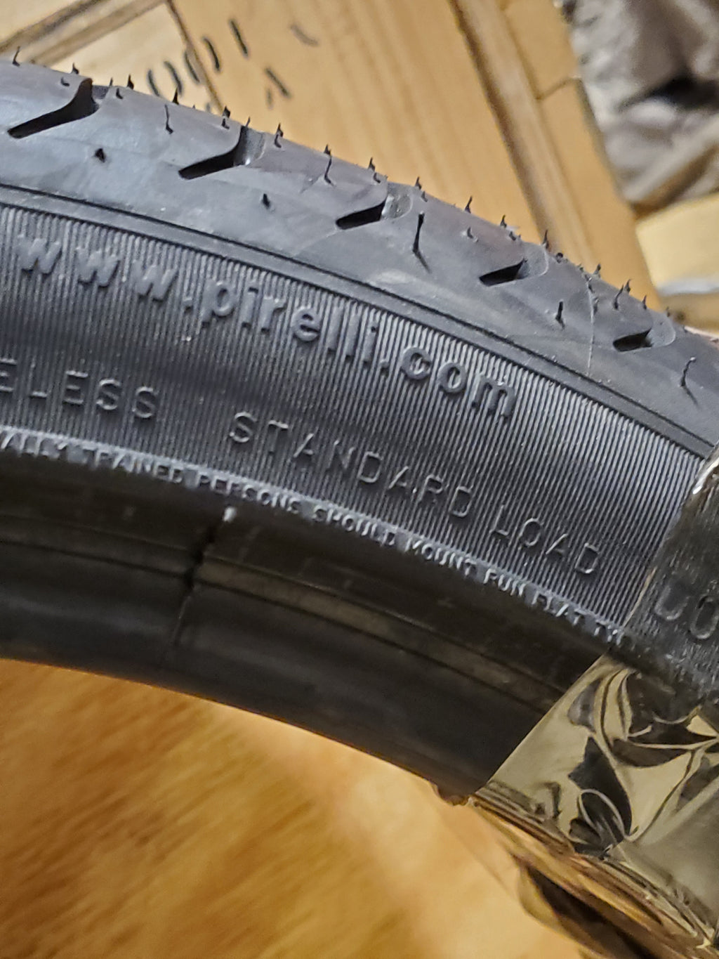 PIRELLI  P ZERO (*) BMW (RSC) RUNFLAT  BSW P  225 40 19 89Y ALL SEASON TIRE 1990700