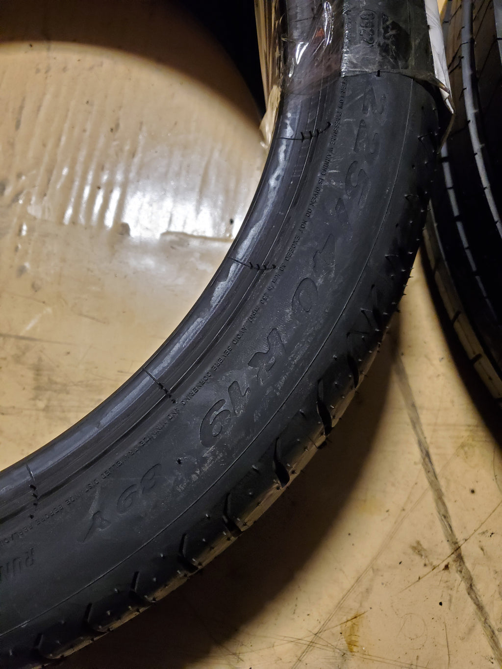 PIRELLI  P ZERO (*) BMW (RSC) RUNFLAT  BSW P  225 40 19 89Y ALL SEASON TIRE 1990700