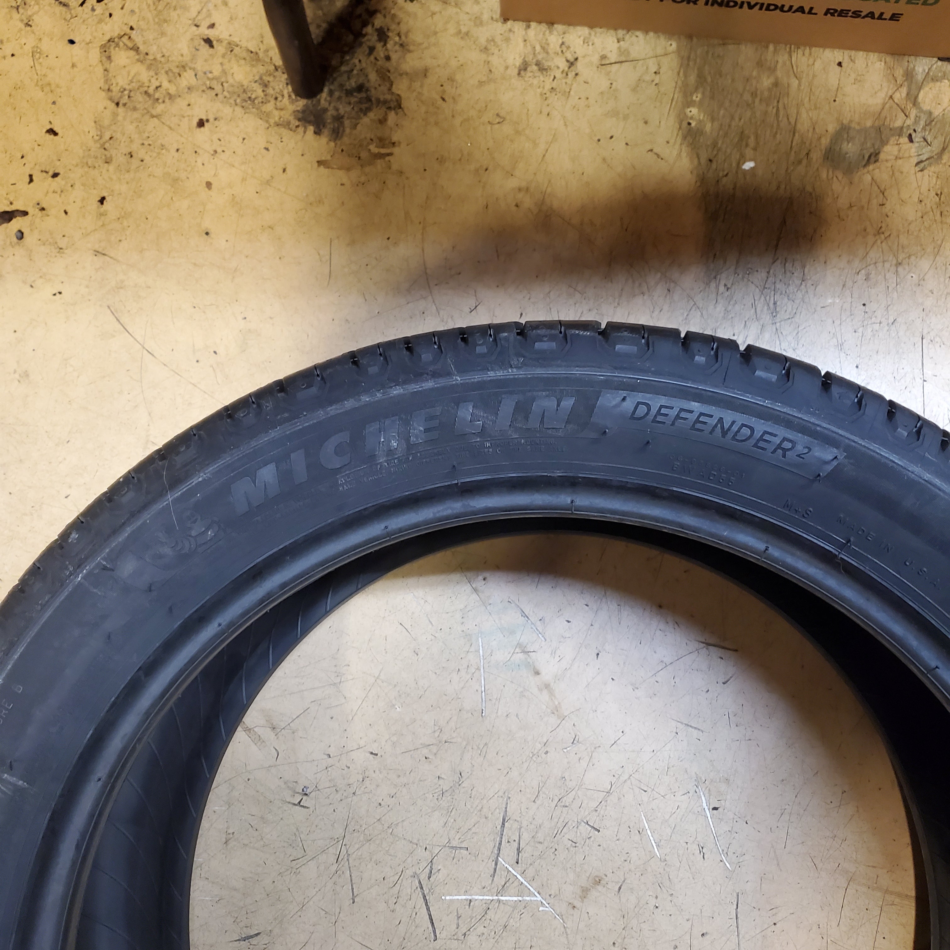 USED 10/32" MICHELIN DEFENDER 2 BSW P 235 45 18 98H XL TOURING TIRE 25781