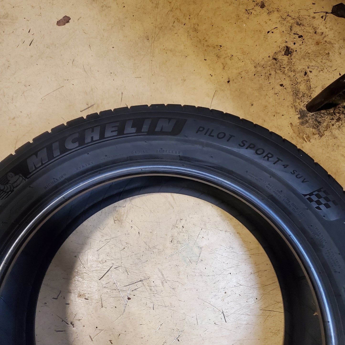 MICHELIN PILOT SPORT 4 SUV BSW P 255 50 19 107Y XL ALL SEASON TIRE ‎39750